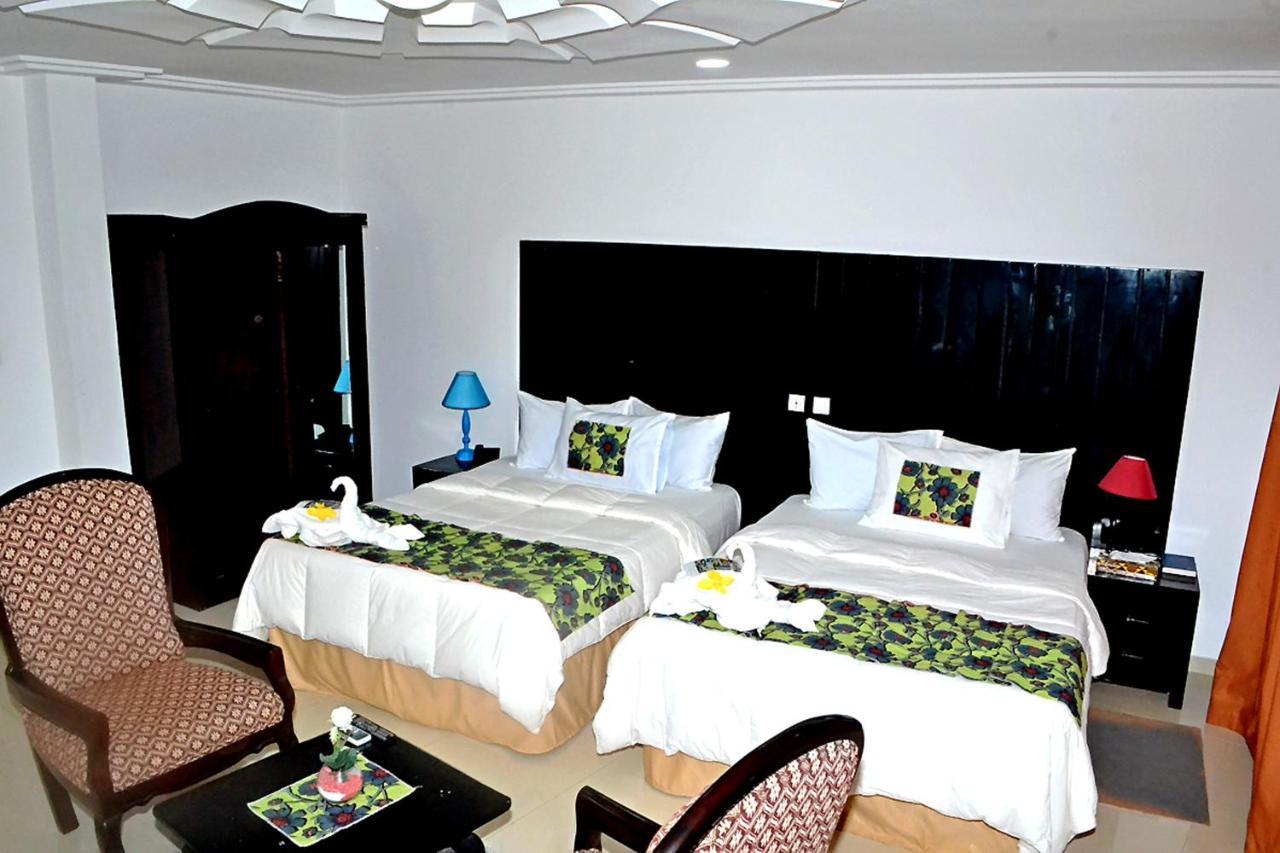 Hotel Bkbg Ломе Екстериор снимка