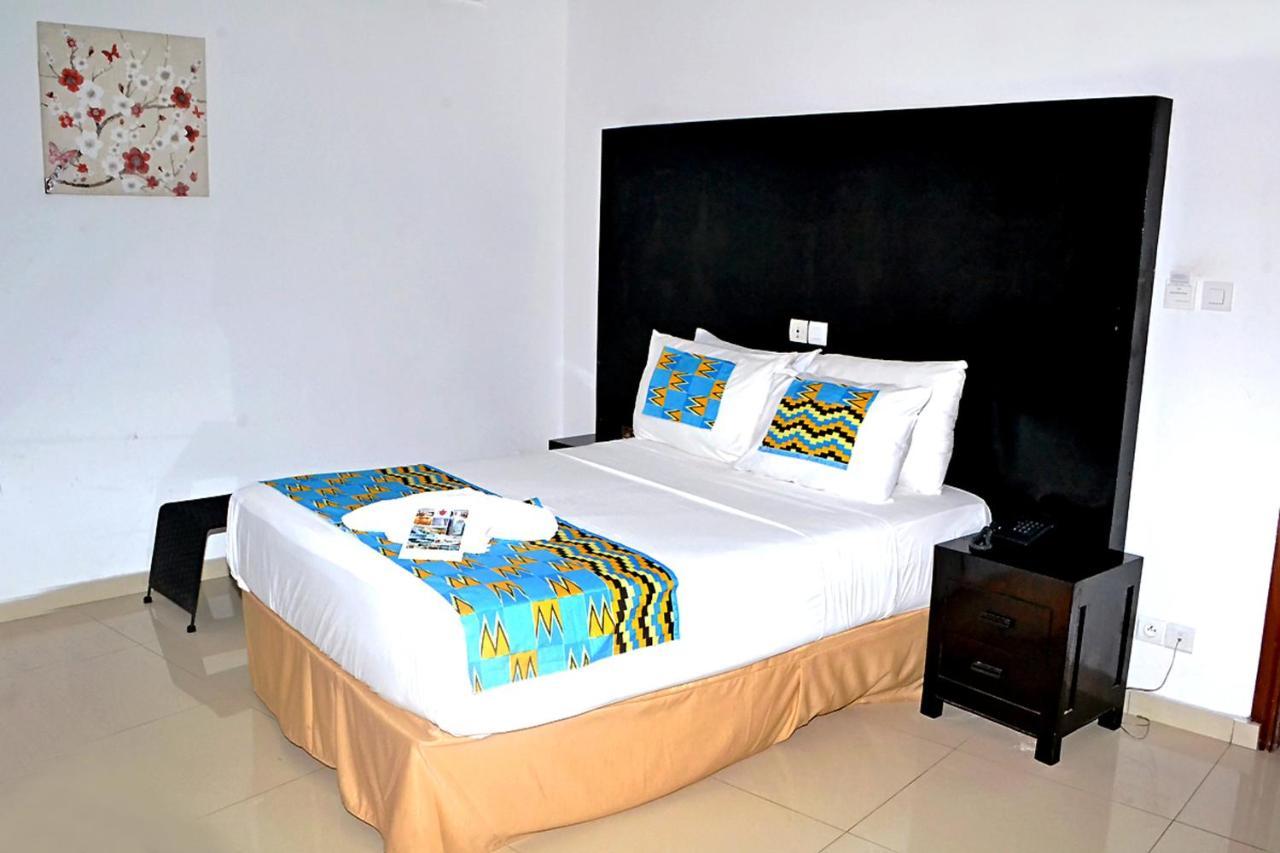 Hotel Bkbg Ломе Екстериор снимка