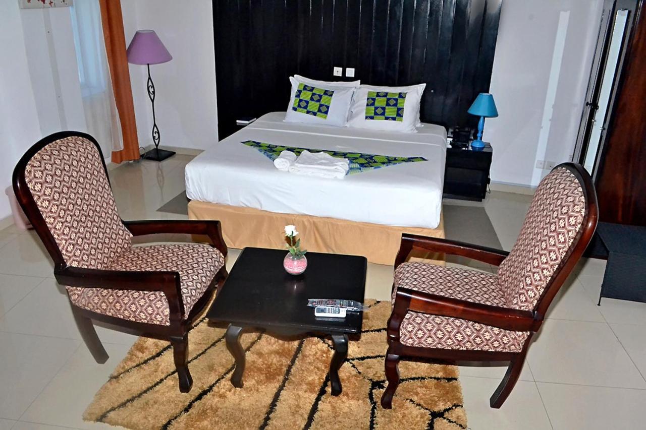 Hotel Bkbg Ломе Екстериор снимка