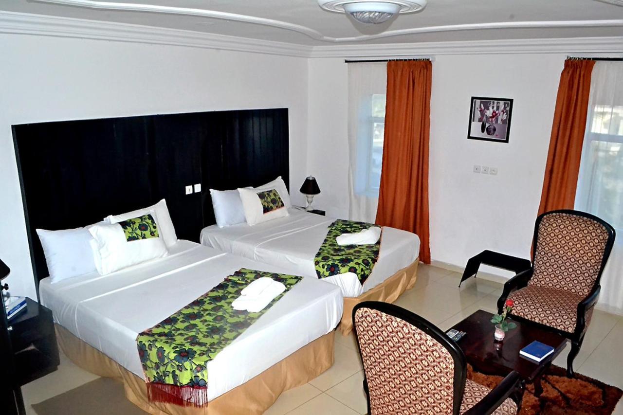 Hotel Bkbg Ломе Екстериор снимка