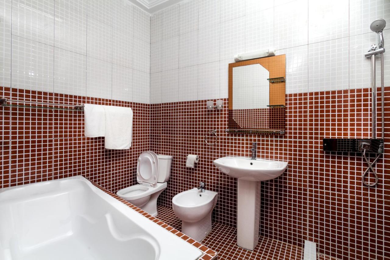 Hotel Bkbg Ломе Екстериор снимка
