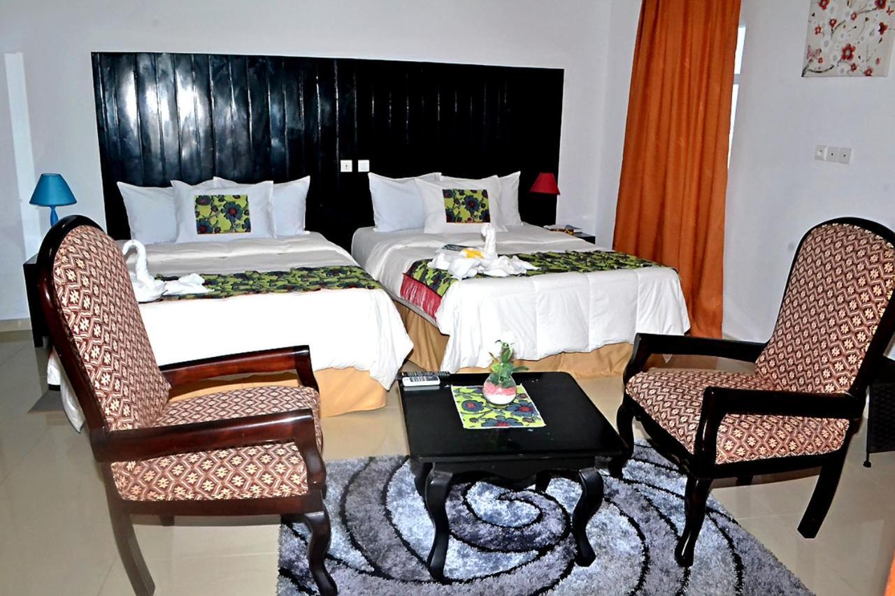 Hotel Bkbg Ломе Екстериор снимка