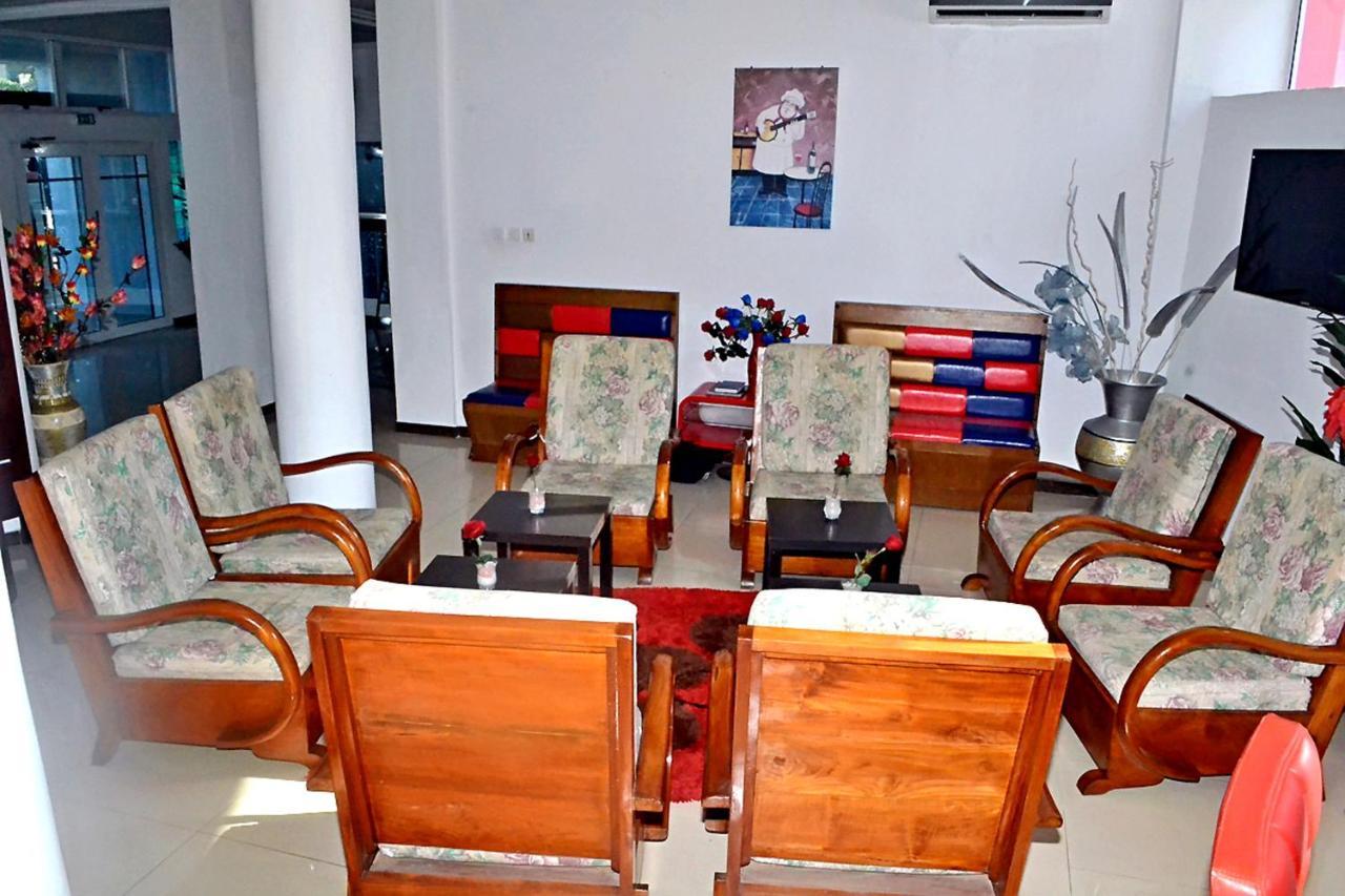 Hotel Bkbg Ломе Екстериор снимка