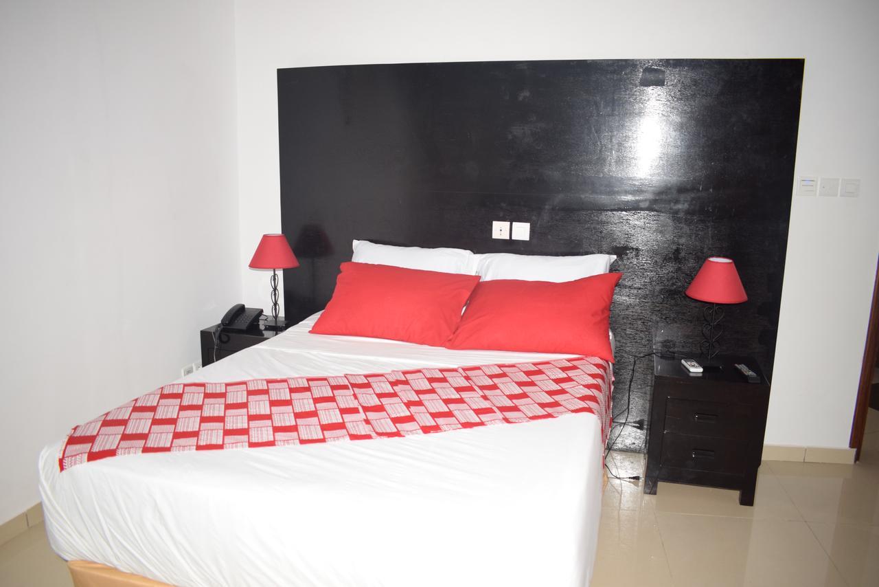 Hotel Bkbg Ломе Екстериор снимка