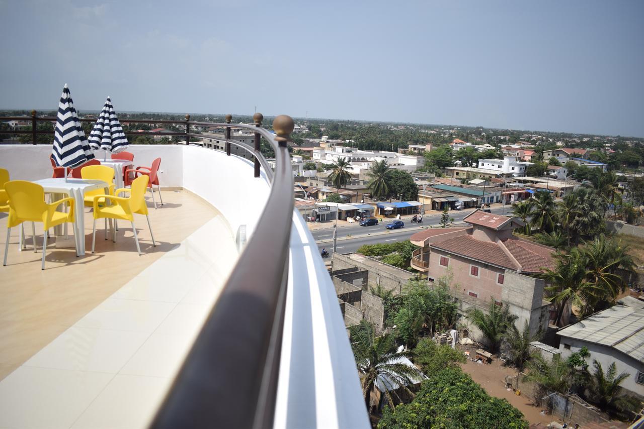 Hotel Bkbg Ломе Екстериор снимка
