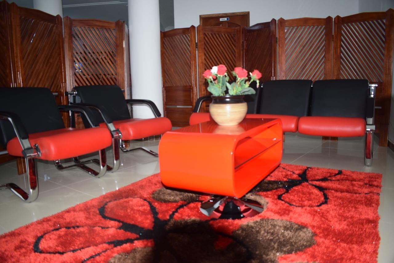 Hotel Bkbg Ломе Екстериор снимка