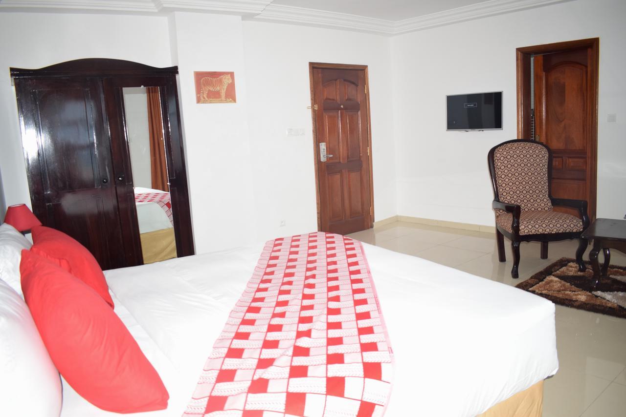 Hotel Bkbg Ломе Екстериор снимка