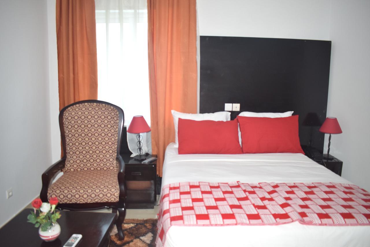 Hotel Bkbg Ломе Екстериор снимка