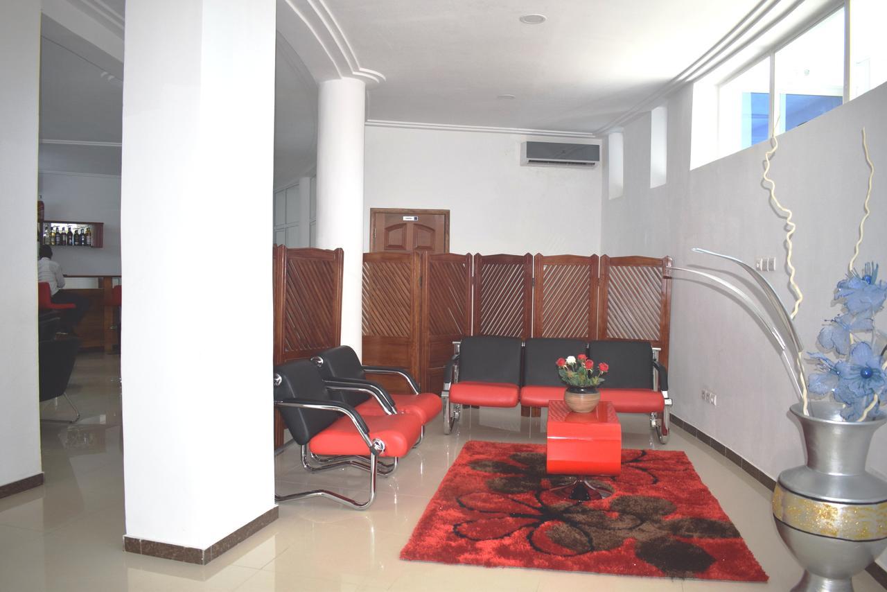 Hotel Bkbg Ломе Екстериор снимка