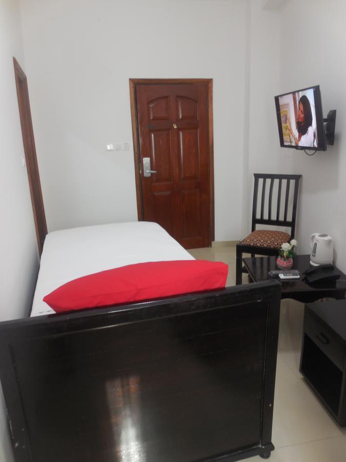 Hotel Bkbg Ломе Екстериор снимка