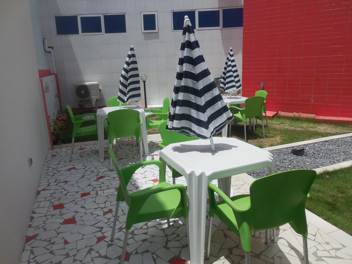 Hotel Bkbg Ломе Екстериор снимка