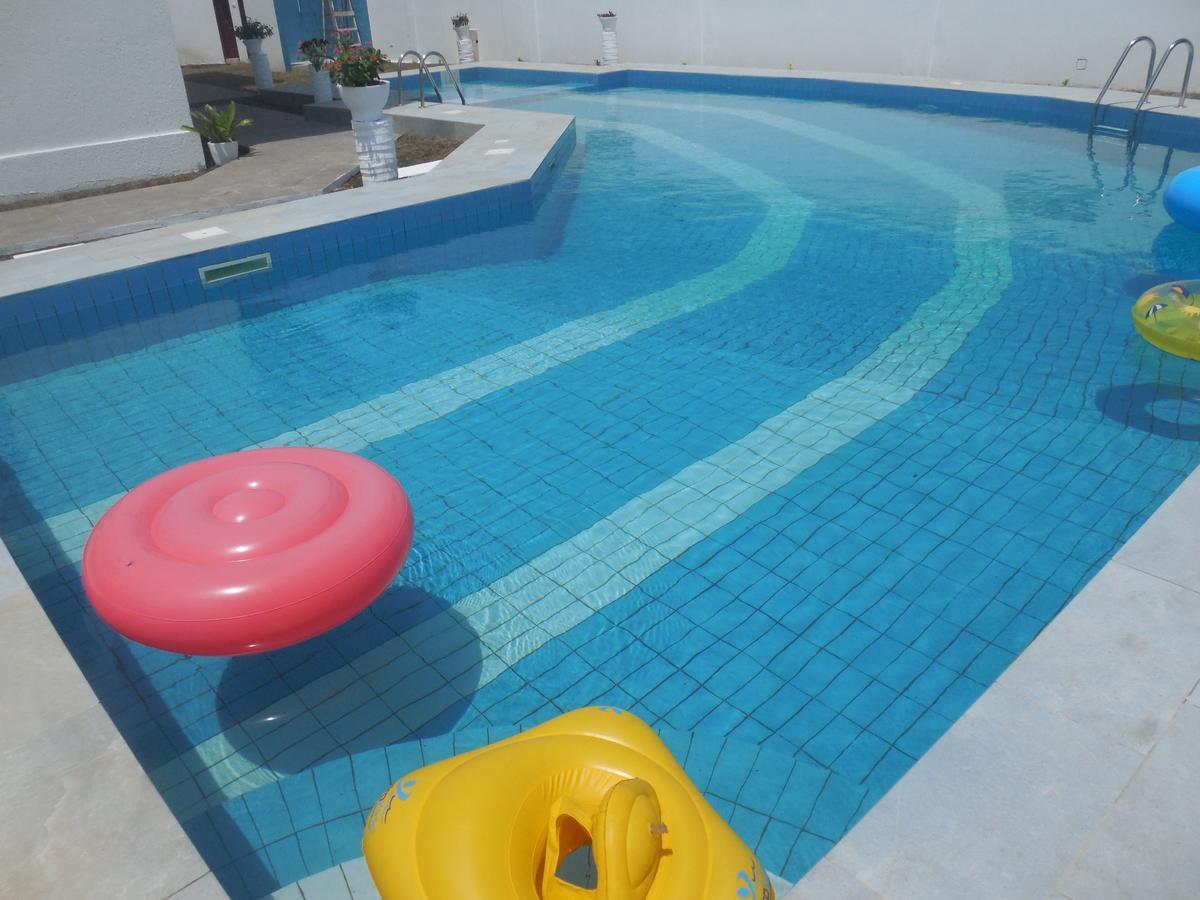 Hotel Bkbg Ломе Екстериор снимка
