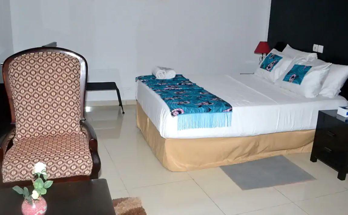 Hotel Bkbg Ломе Екстериор снимка