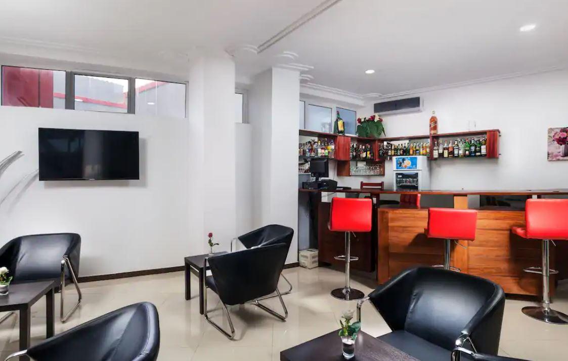 Hotel Bkbg Ломе Екстериор снимка